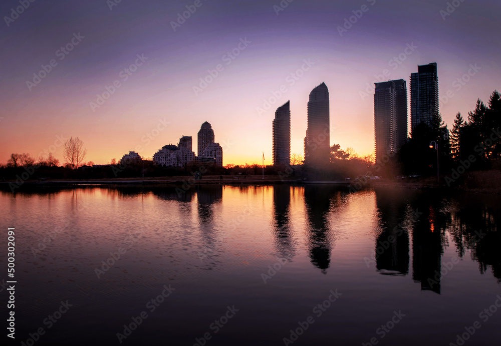 Fototapeta premium city skyline at sunset