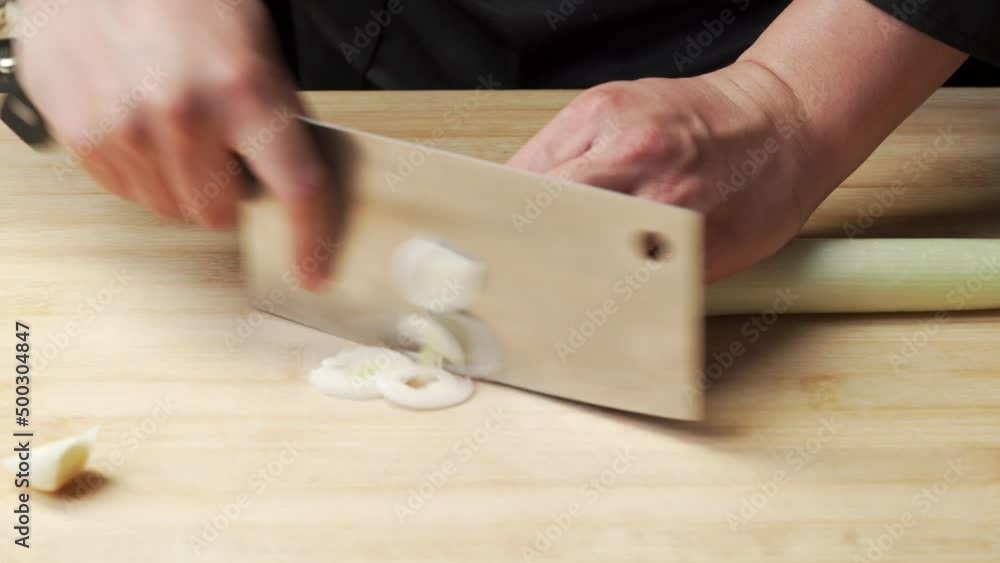 The cooking process of local specialty home-cooked scallion tenderloin The cooking process of local specialty home-cooked scallion tenderloin