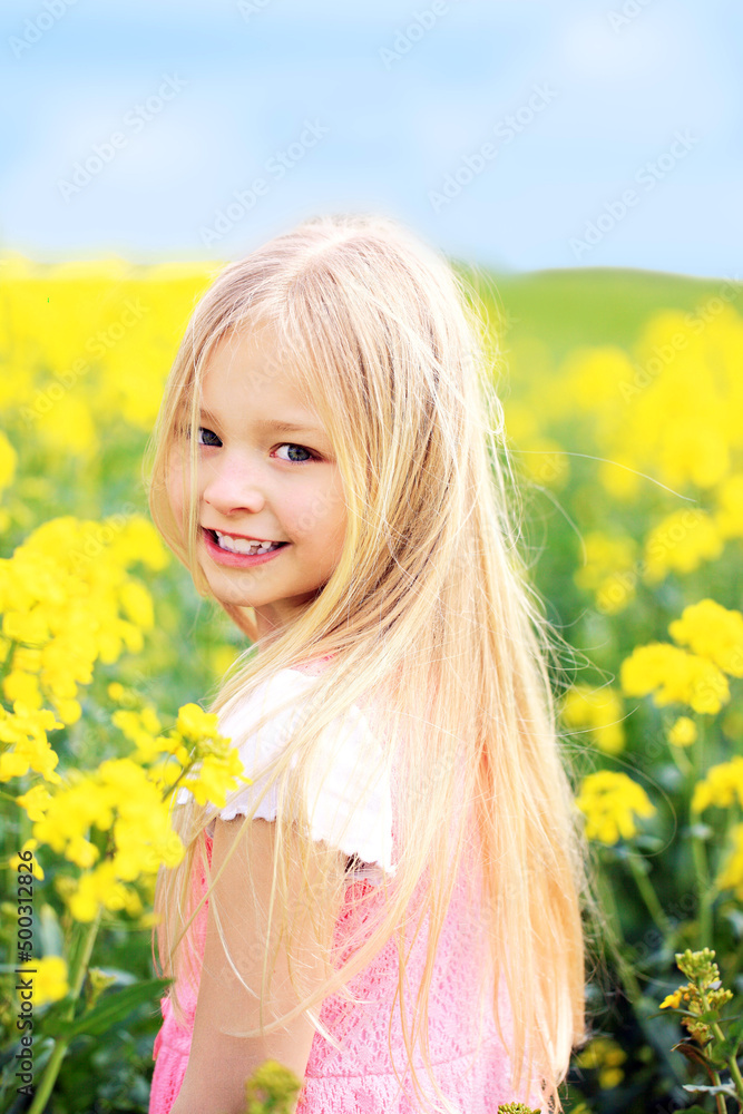 Girl in rapefield Girl in rapefield