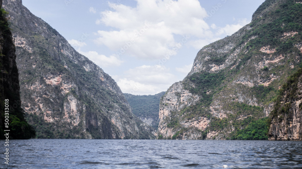 mountains and water of the Sumidero canyon in Chiapas, México.