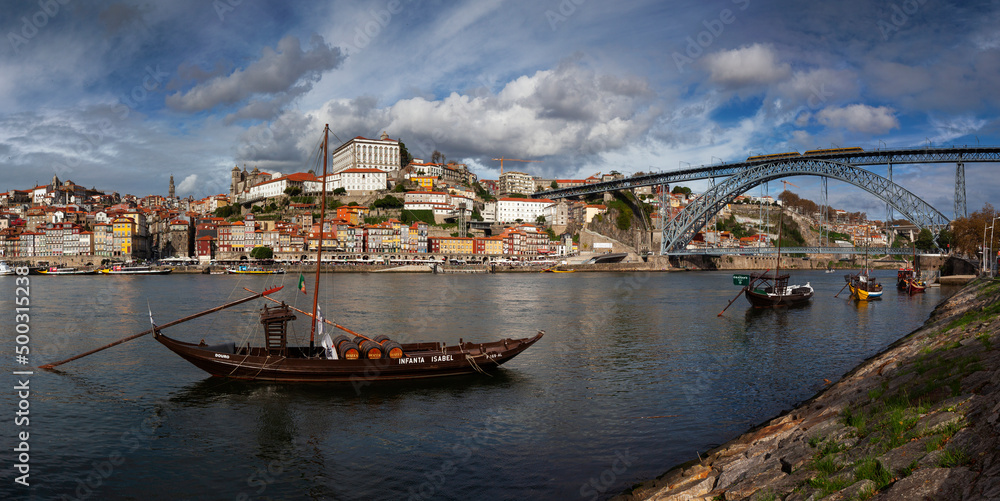Obraz na płótnie Portugalia Porto rzeka Duero Douro łódź z winem panorama miasta most Ponte Dom Luís I w salonie