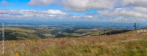 Auvergne - Cantal - Vue du Plomb du Cantal côté Est vers Prat-de-Bouc