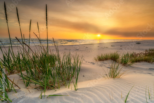 Fototapeta Naklejka Na Ścianę i Meble -  Beautiful summer sunset over beach at the sea
