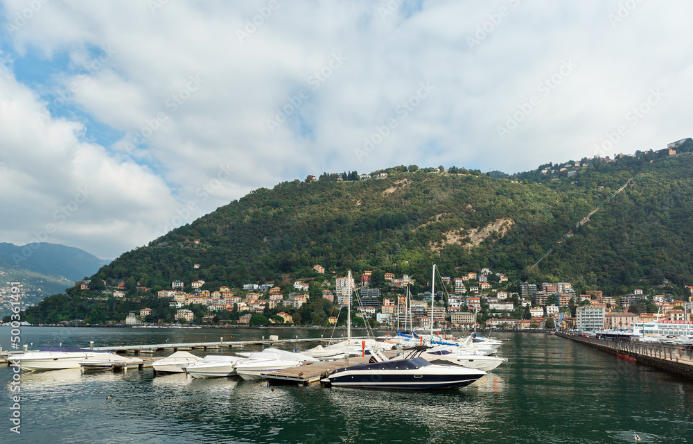  city of Como on the lake of the same name