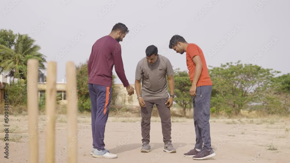umpire and team captains deciding for batting or bowling by tossing or flipping coin - concept of athletic, holidays and weekend activities umpire and team captains deciding for batting or bowling by tossing or flipping coin - concept of athletic, holidays and weekend activities