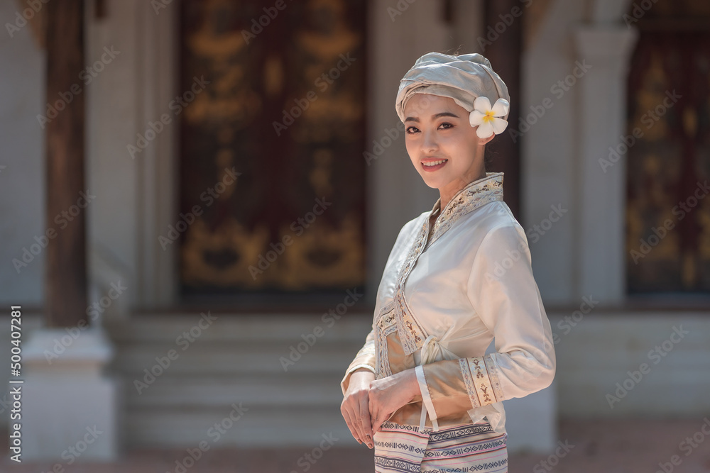Beautiful Asian women dressed in traditional costumes visit Wat Palad ...