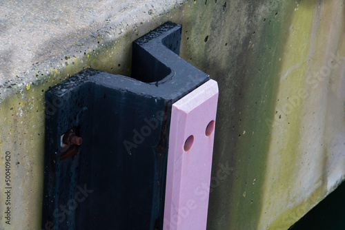 Marine fenders provide a damping function to prevent damage to ships. It also protects the harbor walls