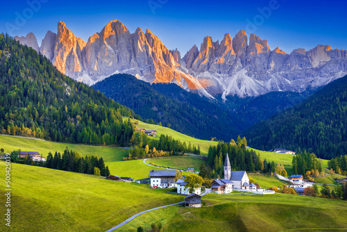 Obraz na płótnie Val di Funes, Italy - Odle Ridge in Dolomites - South Tyrol w salonie