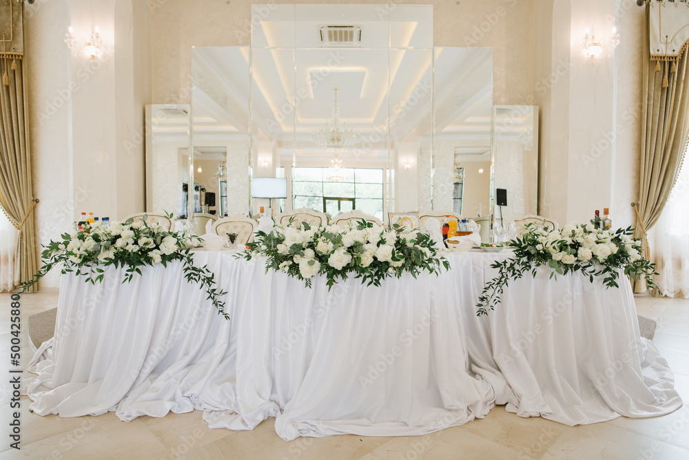 Stylish decorated wedding tables with flowers Stylish decorated wedding tables with flowers
