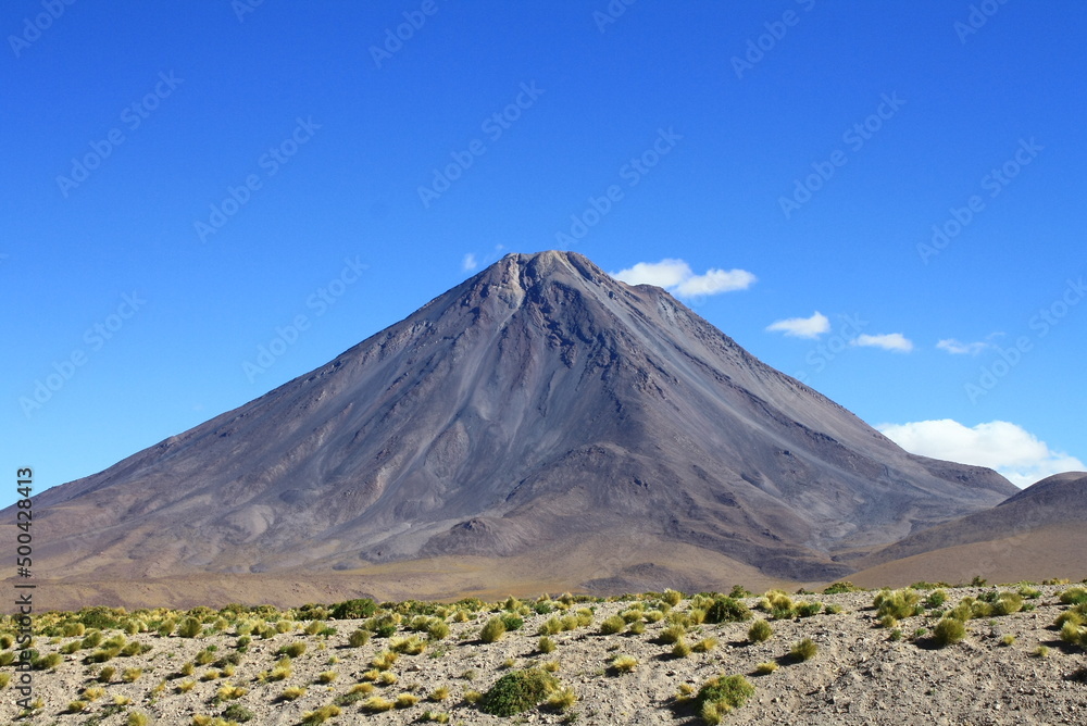 Fototapeta premium Licancabur volcano in the Atacama desert, Chile