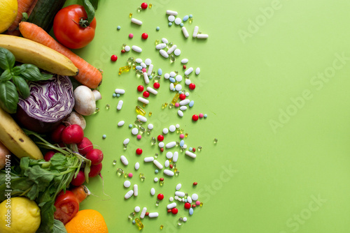 Witaminy i suplementacja diety, zdrowe zrównoważone odżywianie i odchudzanie się © Katarzyna Krociel
