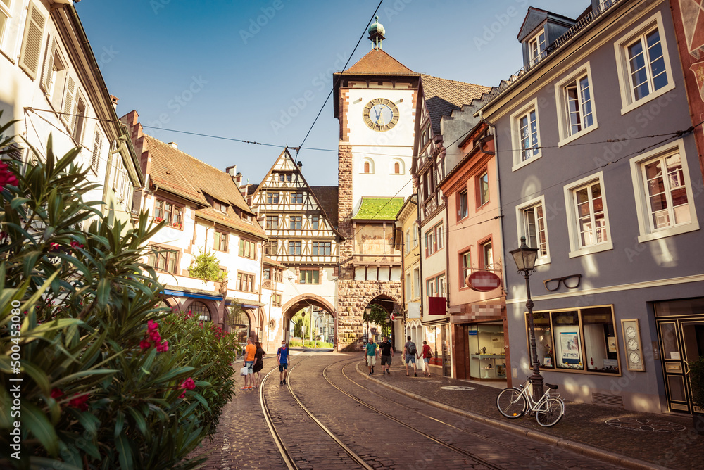 Obraz premium Freiburger Schwabentor im Sommer