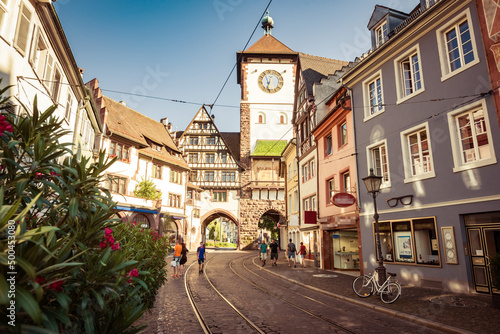 Freiburger Schwabentor im Sommer
