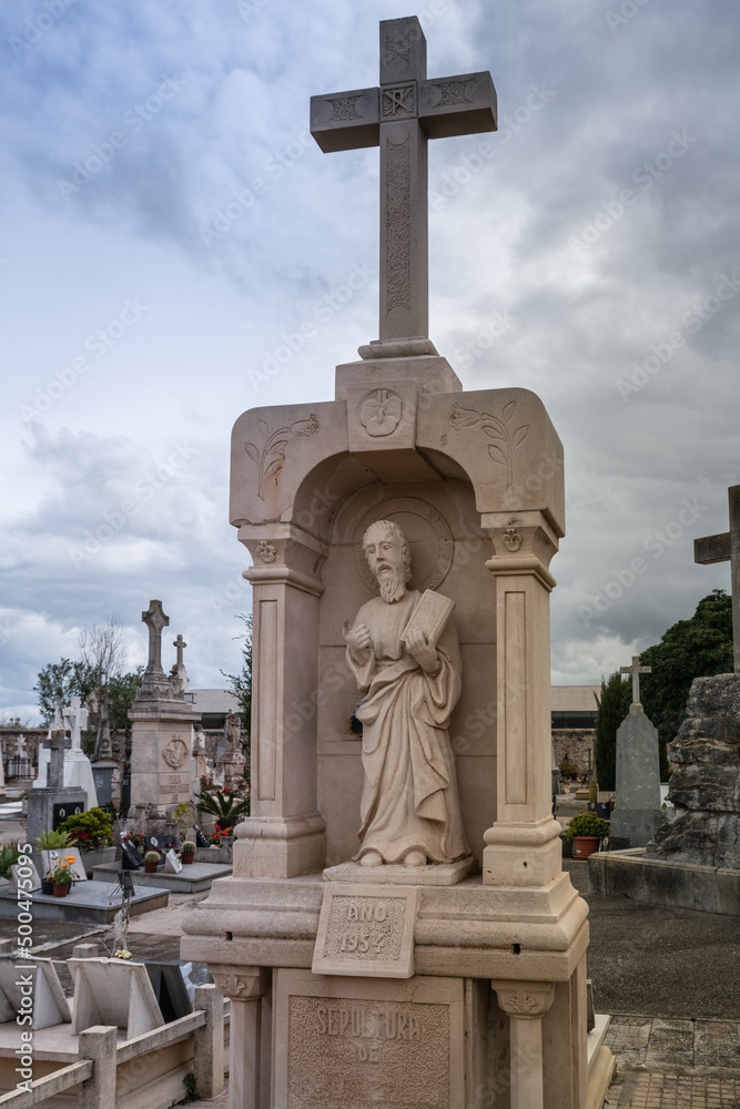 Figur eines Jüngers
Friedhof auf Spaniens Insel Palma de Mallorca Figur eines Jüngers
Friedhof auf Spaniens Insel Palma de Mallorca