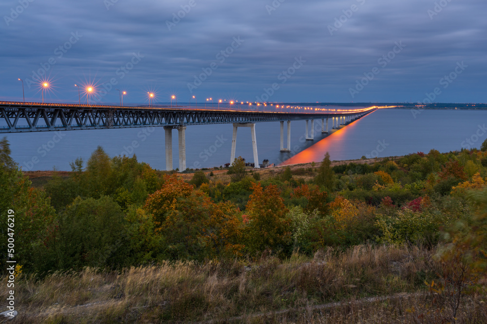 Obraz premium The Bridge in night time. The street in night time. The Presidential Bridge in Ulyanovsk, the fifth longest in Russia.