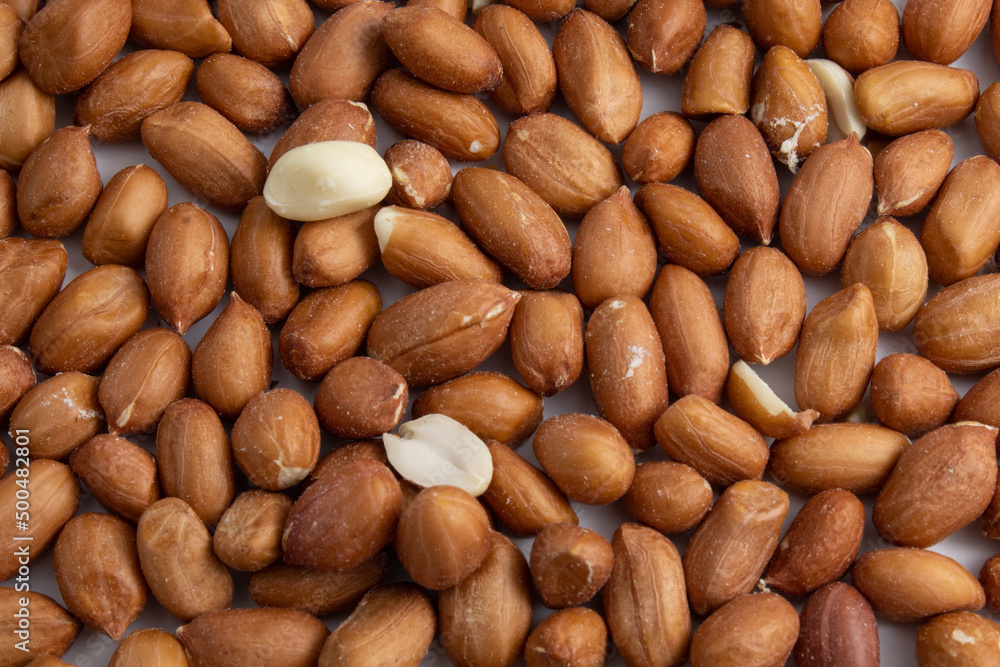 Texture with nutritious and fresh raw peanuts, shelled and still with the skin Texture with nutritious and fresh raw peanuts, shelled and still with the skin