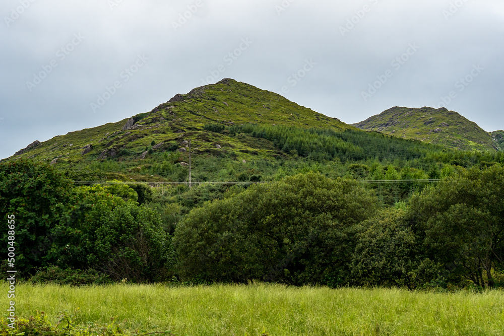 Berge an einer Landstrasse in Irland Berge an einer Landstrasse in Irland