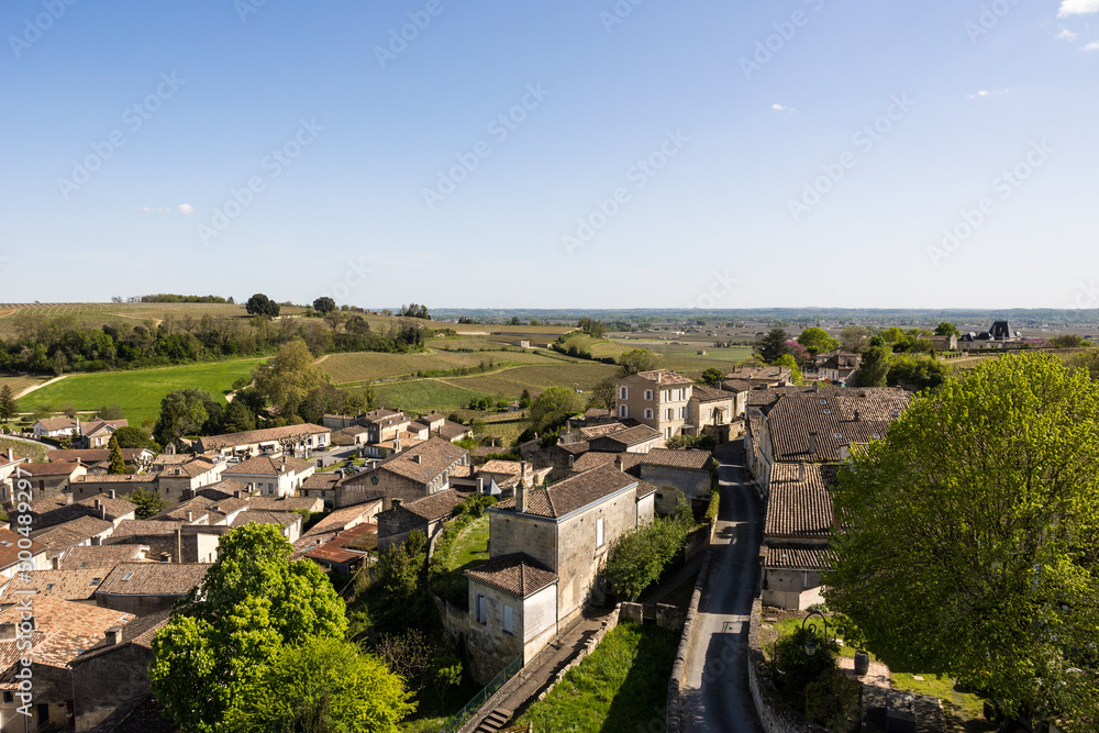 Vue sur Saint-Emilion depuis le sommet de la Tour du Roy (Nouvelle-Aquitaine, France)