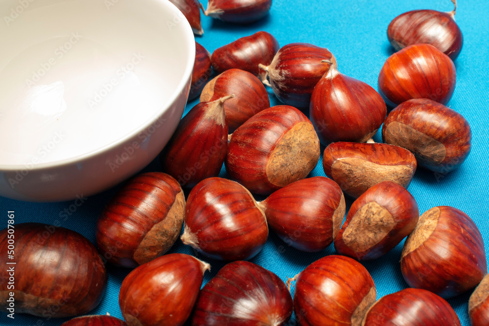 Obraz premium chestnuts on the table