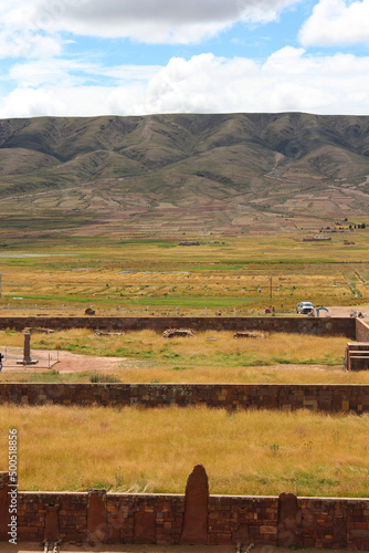 Ruinas de Tiwanaco, altiplano boliviano photo