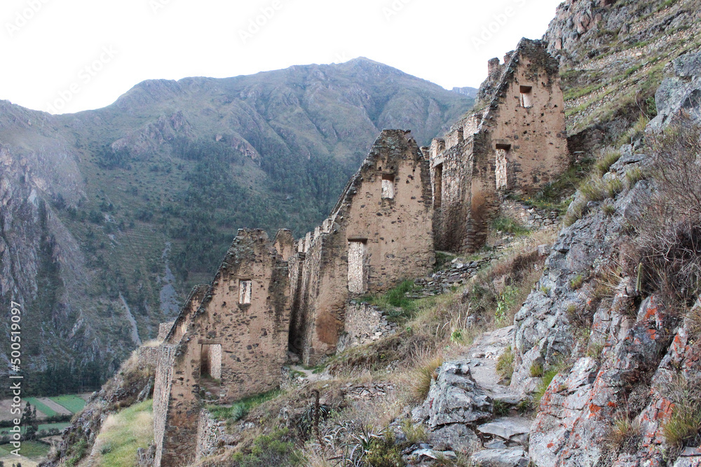Ruinas incas nas montanhas de Ollantaytambo