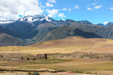 Vale Sagrado, Peru, vista de montanhas cobertas de neve da cordilheira dos Andes