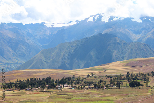 Vale Sagrado Inca, formado pelo rio Urubamba no Peru photo