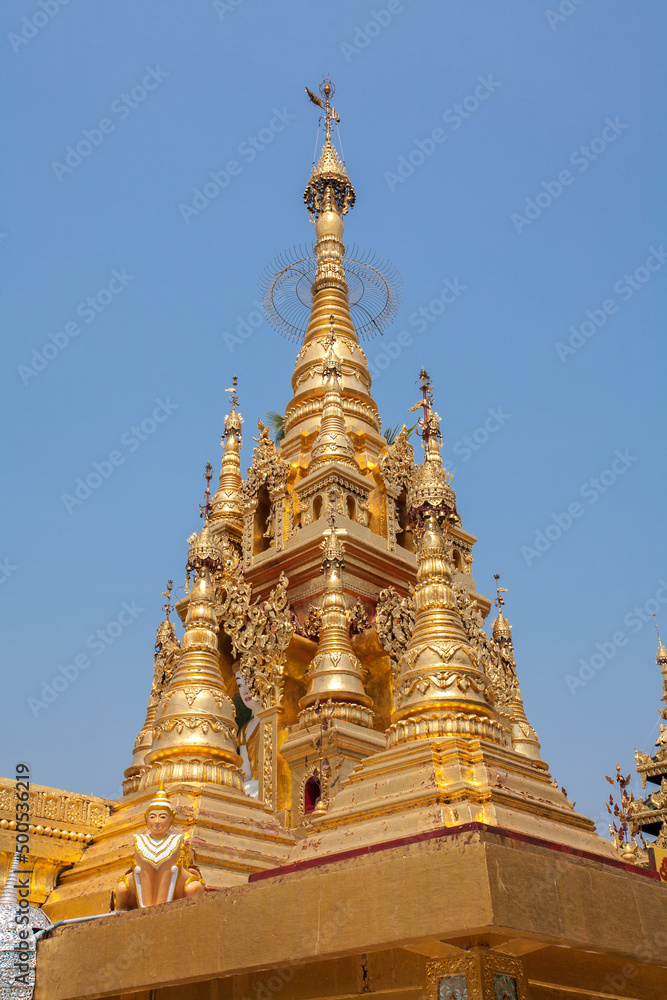 Fototapeta premium Ye Le Pagoda in Kyauktan Township, Myanmar