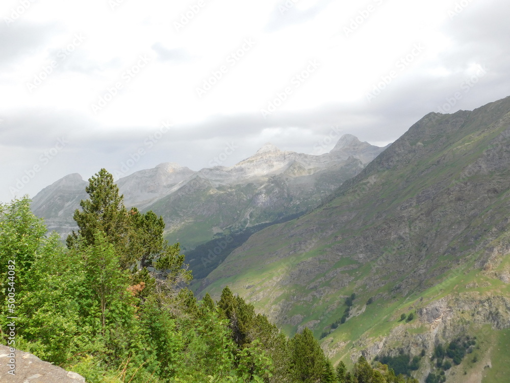 paisaje de alta montaña en los pirineos franceses