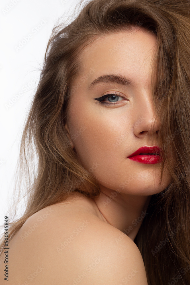 Glamour portrait of beautiful woman model with fresh daily makeup and romantic wavy hairstyle. Fashion shiny highlighter on skin, sexy gloss lips make-up and dark eyebrows Glamour portrait of beautiful woman model with fresh daily makeup and romantic wavy hairstyle. Fashion shiny highlighter on skin, sexy gloss lips make-up and dark eyebrows