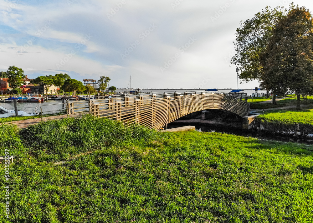 Fototapeta premium bridge and lagoon in Burano 