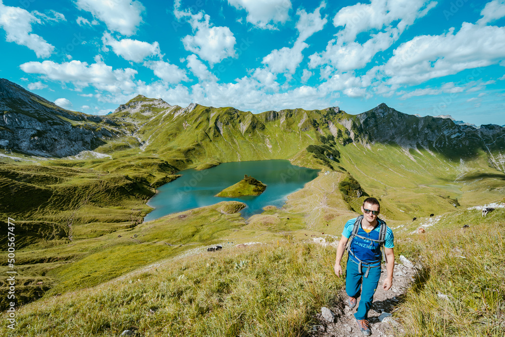 Fototapeta premium Bergwandern beim Schrecksee