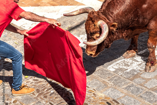 Cuadro en lienzo Man bullfighting in the streets of Arcos de la Frontera during Holy Week at the Aleluya festivities