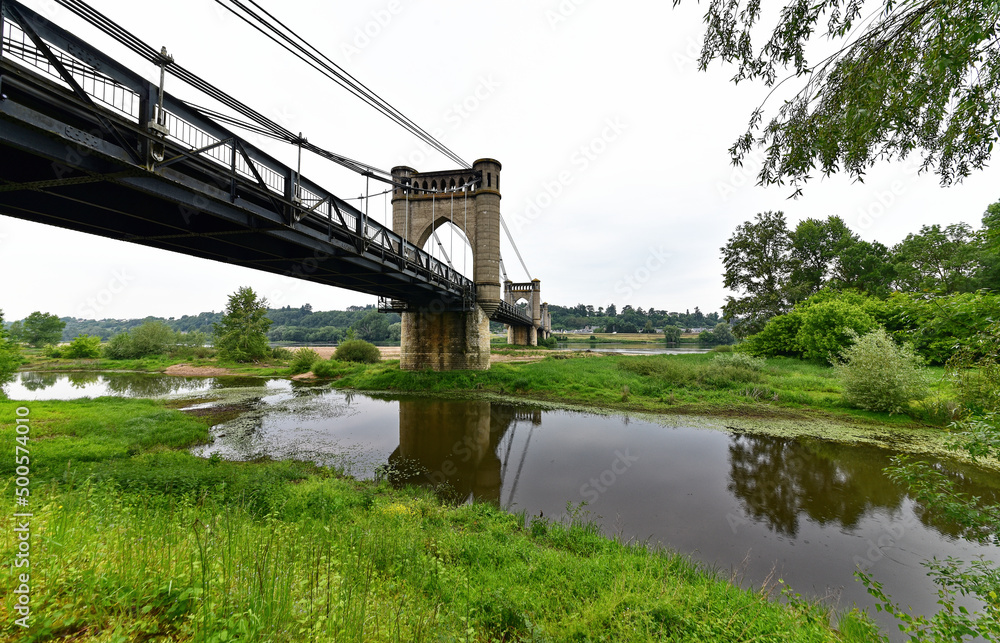 Fototapeta premium Frankreich - Langeais - Brücke von Langeais