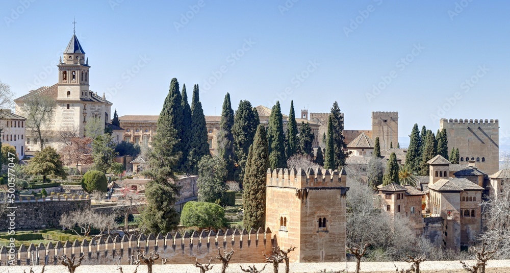 panorama sur la ville de Grenade en Andalousie et sur le palais de l'Alhambra