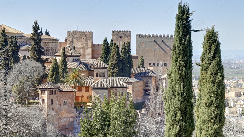 panorama sur la ville de Grenade en Andalousie et sur le palais de l'Alhambra