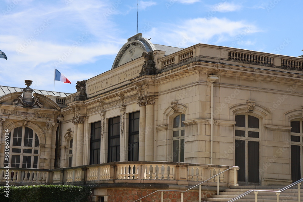 Le palais des congrès, ancien casino, vu de l'extérieur, ville de Vichy, département de l'Allier, France
