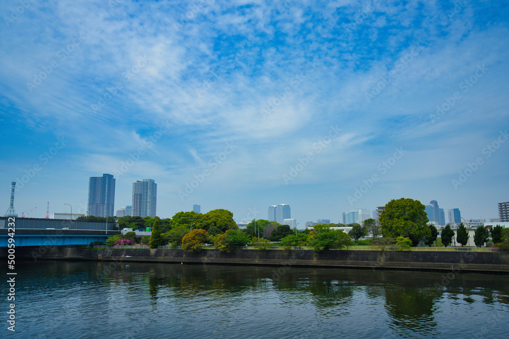 花見川に映る幕張