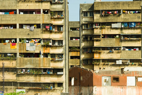 Poor apartment houses in Mumbai, India © Vidu Gunaratna