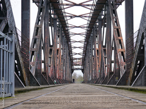 Fototapeta Naklejka Na Ścianę i Meble -  Blick über die Hubbrücke in Magdeburg in Sachsen Anhalt