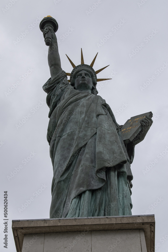 Fototapeta premium Paris, France, Europe: view of the replica of the Statue of Liberty made by Frederic Auguste Bartholdi in 1889 at the end of the Ile aux Cygnes (Swan Island) on the river Seine