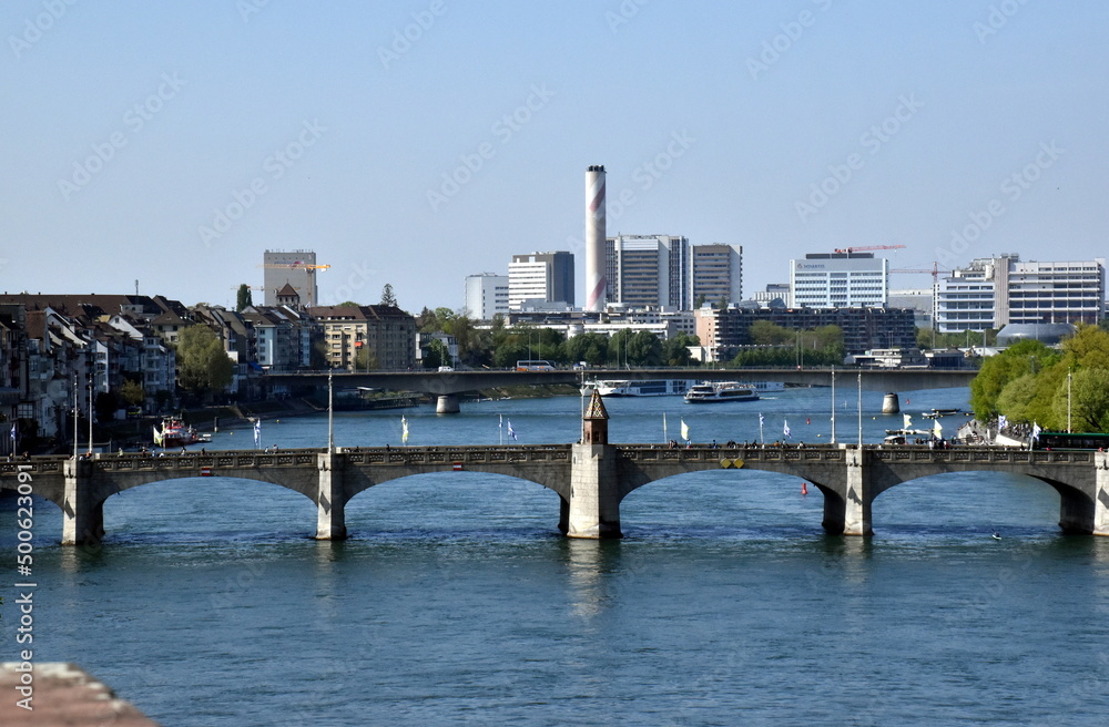 Der Rhein in Basel im Frühling