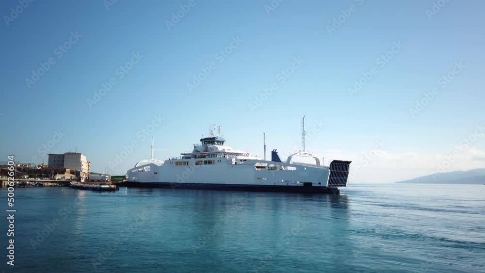Ferry departing from Villa San Giovanni Ferry departing from Villa San Giovanni