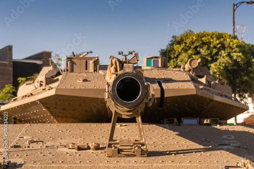 Wieżyczka czołgu od strony lufy. Fotografia z  Izraela.