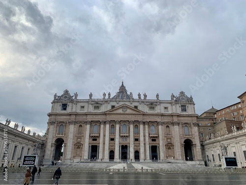 Aesthetic photos of Vatican City decorated for Christmas (Urbi e Torbi)