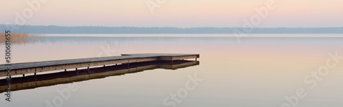 Fotografia Forest lake (river) at sunrise