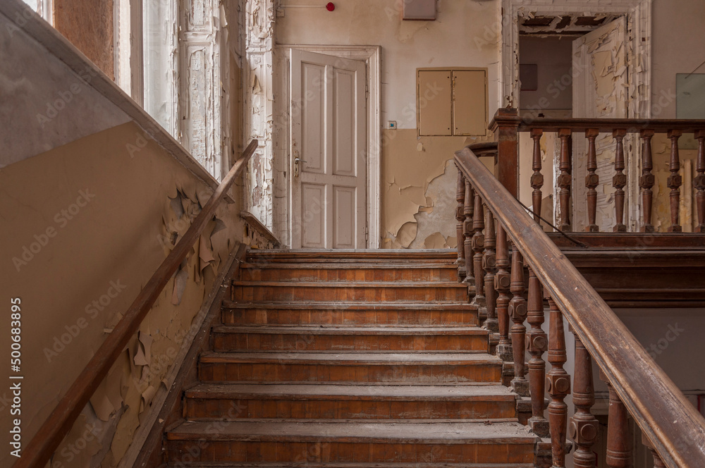 Urban exploration in an old abandoned hospital in a historic mansion in Poland - Urbex in Turczynek Urban exploration in an old abandoned hospital in a historic mansion in Poland - Urbex in Turczynek