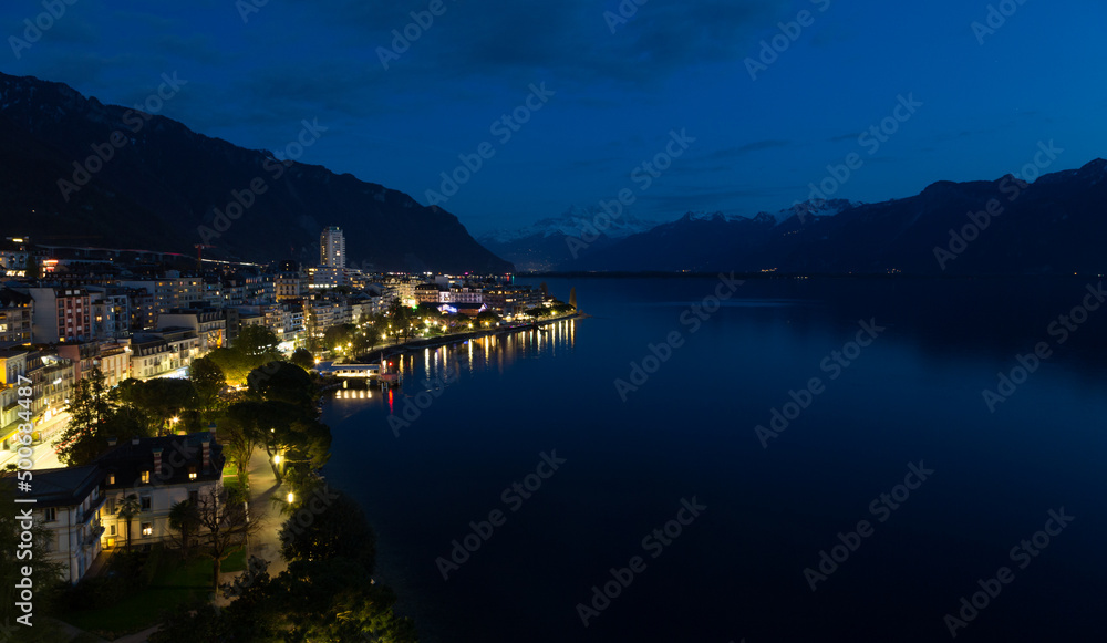 Soir sur Montreux et le lac Léman