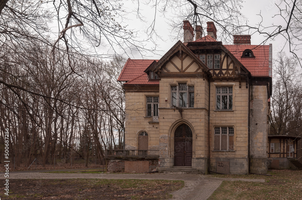 Urban exploration in an old abandoned hospital in a historic mansion in Poland - Urbex Urban exploration in an old abandoned hospital in a historic mansion in Poland - Urbex