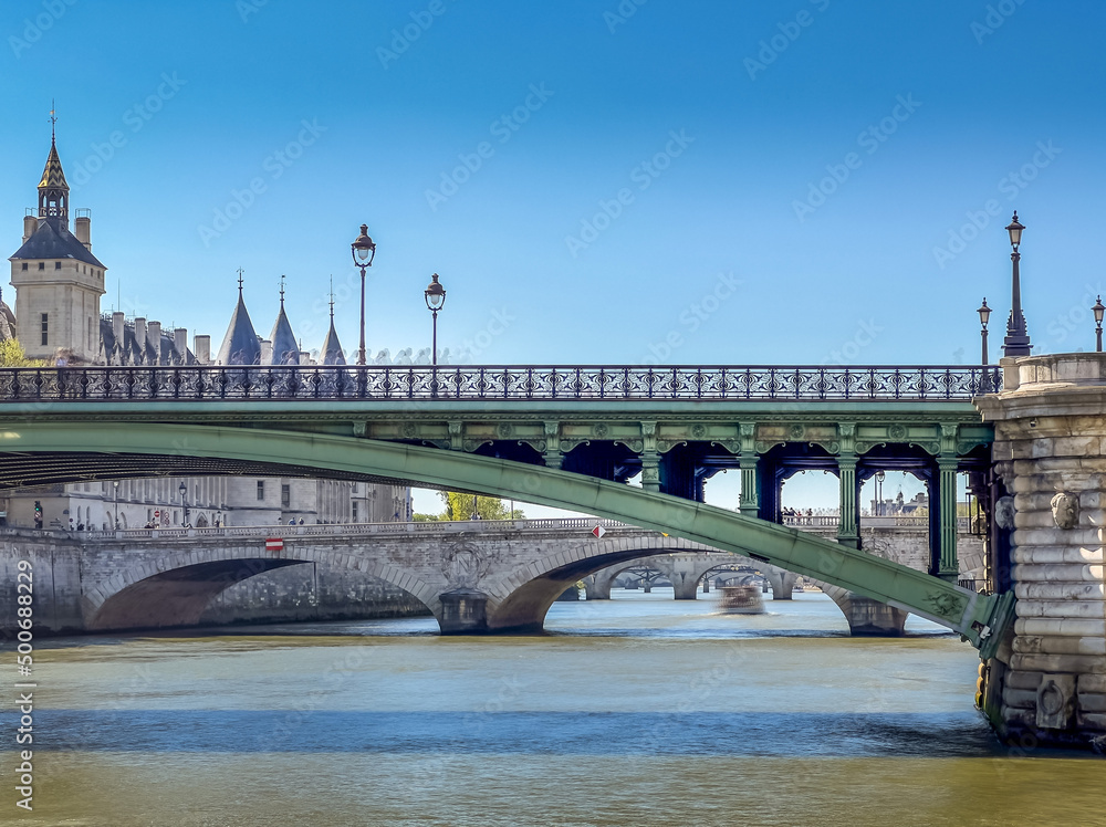 Au Fil des Ponts de Paris